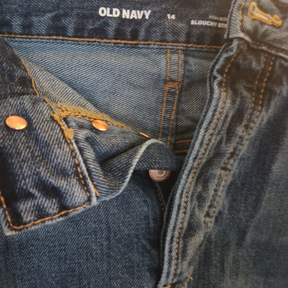 Old Navy Women's button up jean shorts - Picture 3 of 3